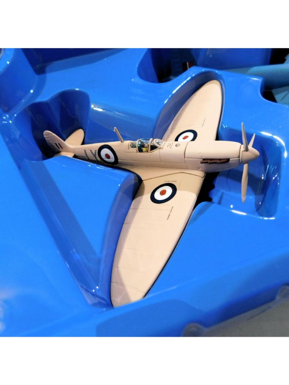 Corgi 1:72 Scale DH Mosquito PR MkIV & Spitfire PRVII Set World War II AA99110 - Picture 8 of 16
